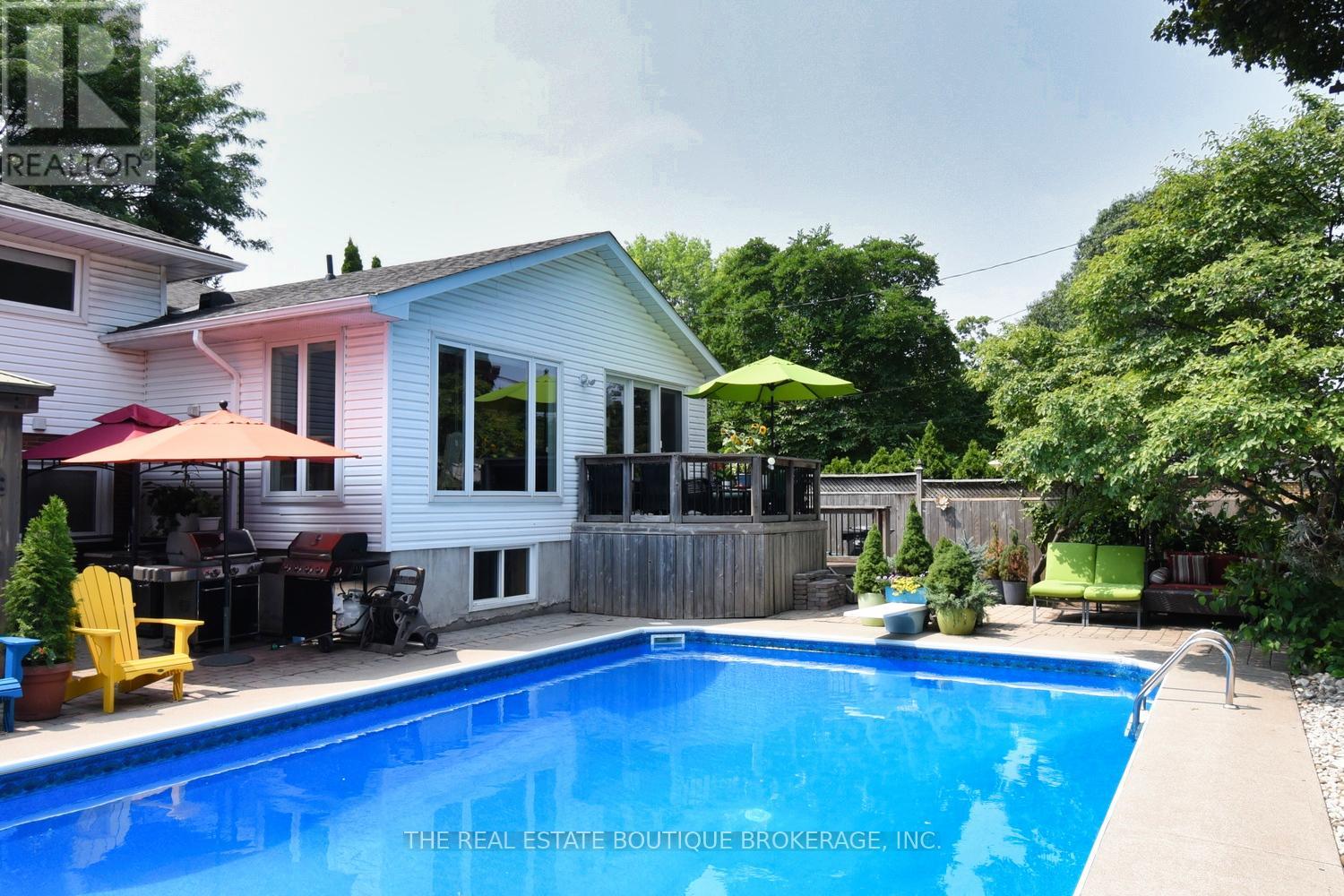 Photo 8 of 4131 Lorraine Crescent, Burlington ON