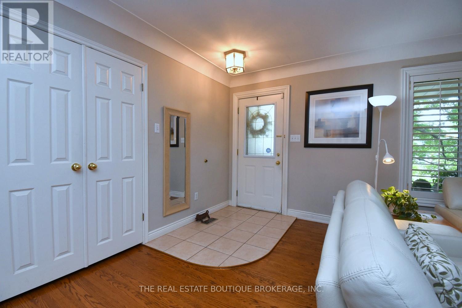 Photo 29 of 4131 Lorraine Crescent, Burlington ON