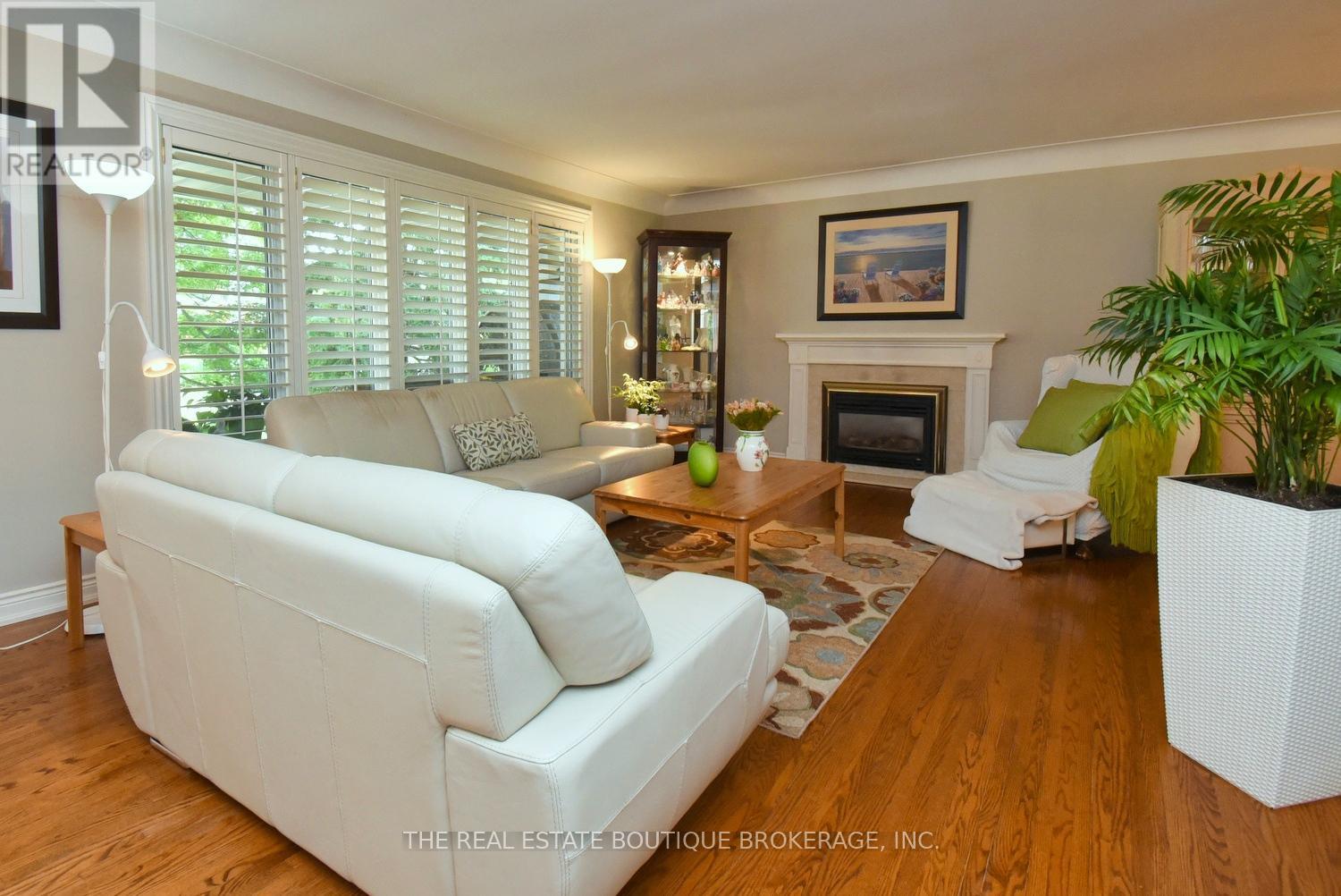 Photo 23 of 4131 Lorraine Crescent, Burlington ON