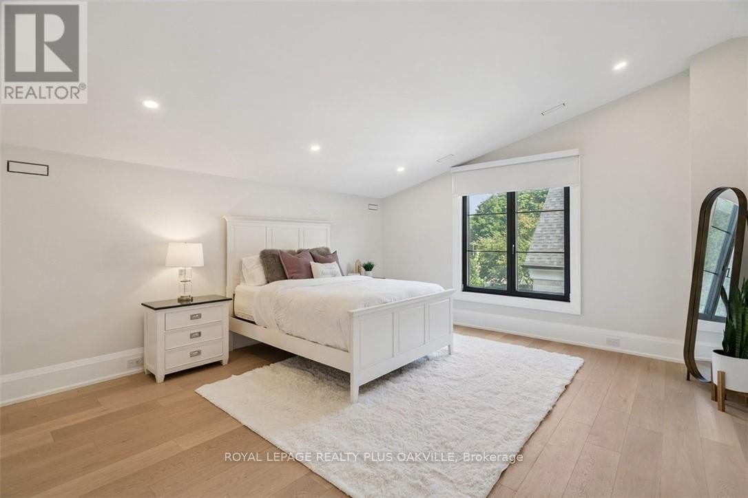 Photo 8 of 234 Walby Drive, Oakville ON