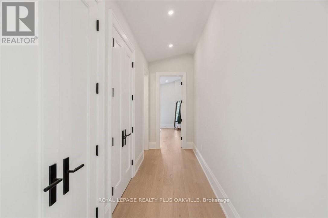 Photo 33 of 234 Walby Drive, Oakville ON