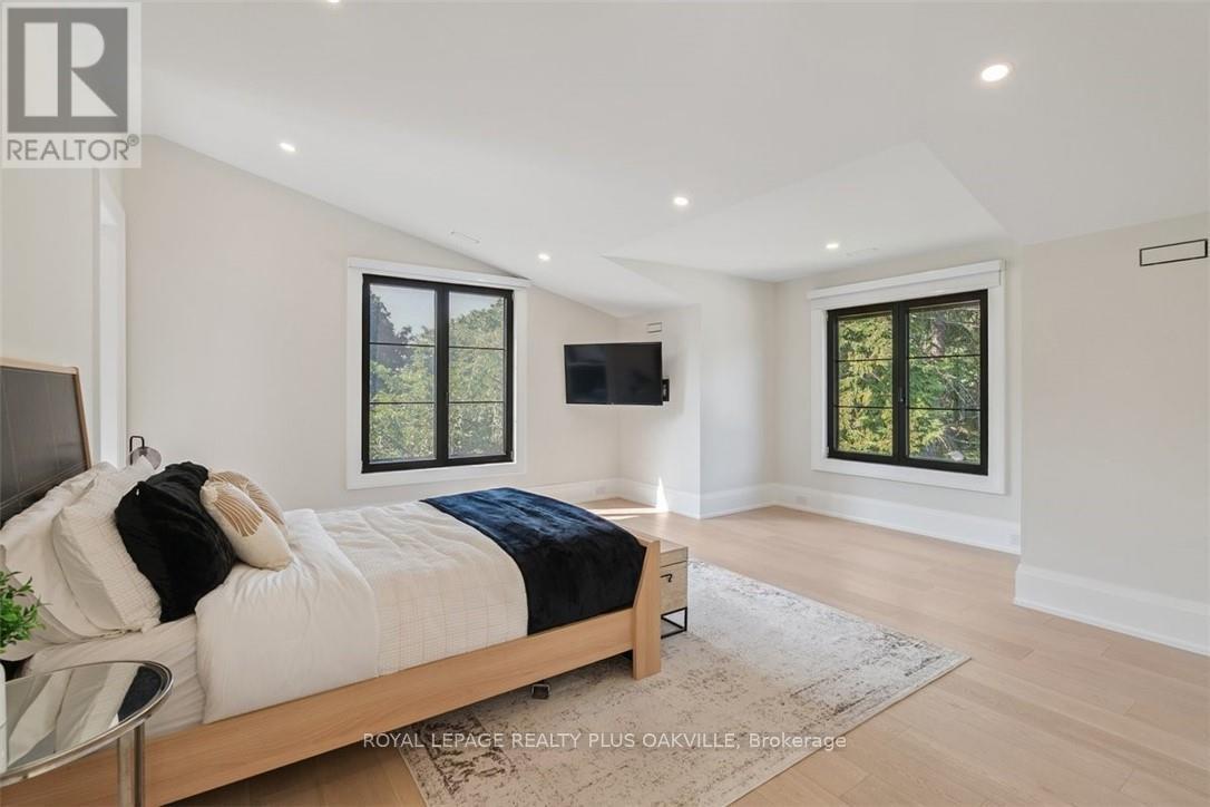 Photo 9 of 234 Walby Drive, Oakville ON