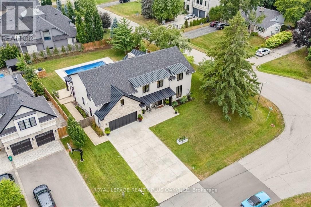 Photo 18 of 234 Walby Drive, Oakville ON