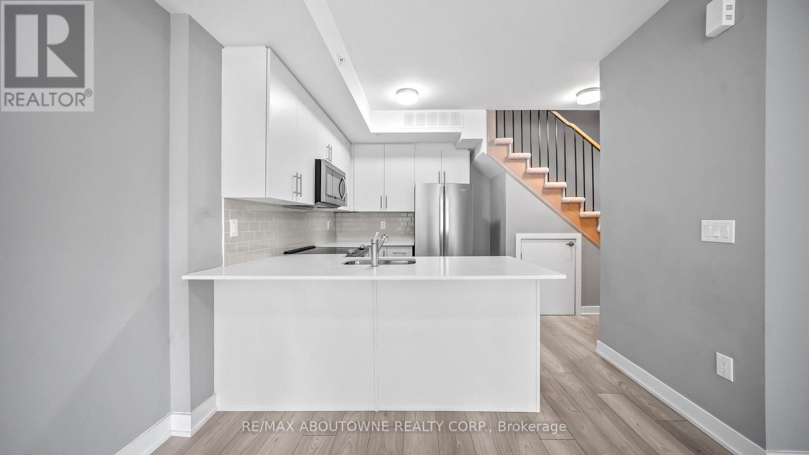 Photo 14 of 4 3473 Widdicombe Way, Mississauga ON