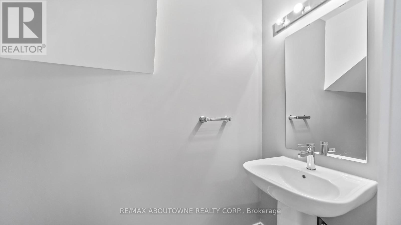 Photo 22 of 4 3473 Widdicombe Way, Mississauga ON