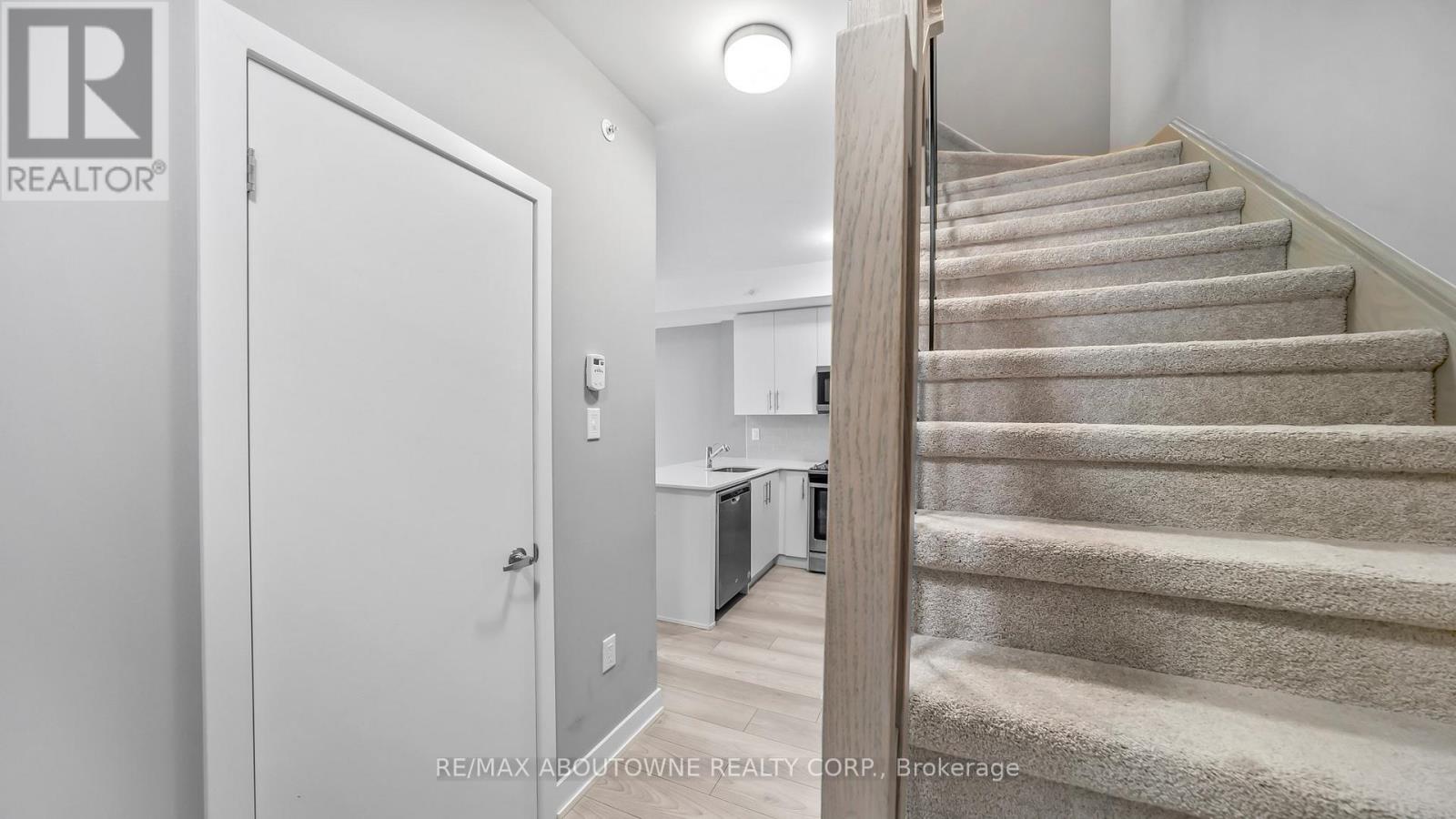 Photo 16 of 4 3473 Widdicombe Way, Mississauga ON