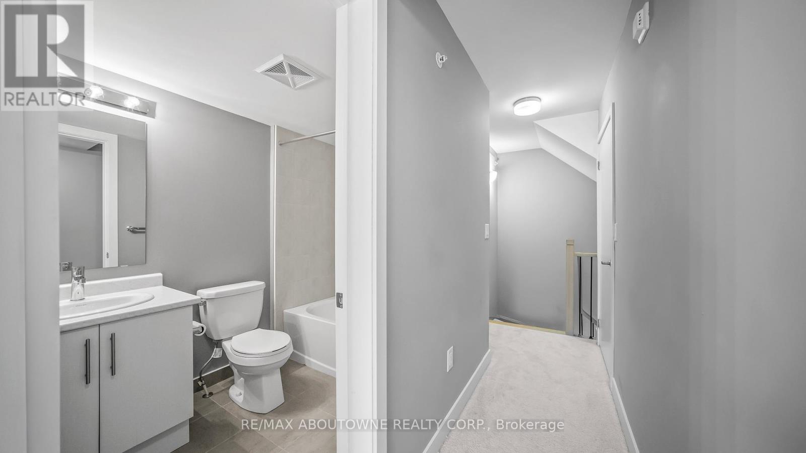 Photo 7 of 4 3473 Widdicombe Way, Mississauga ON