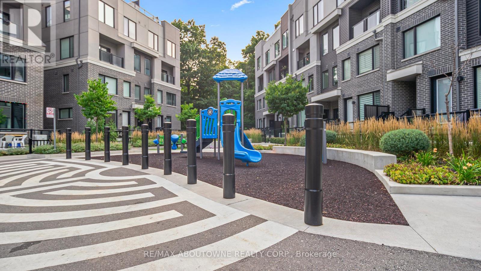 Photo 25 of 4 3473 Widdicombe Way, Mississauga ON