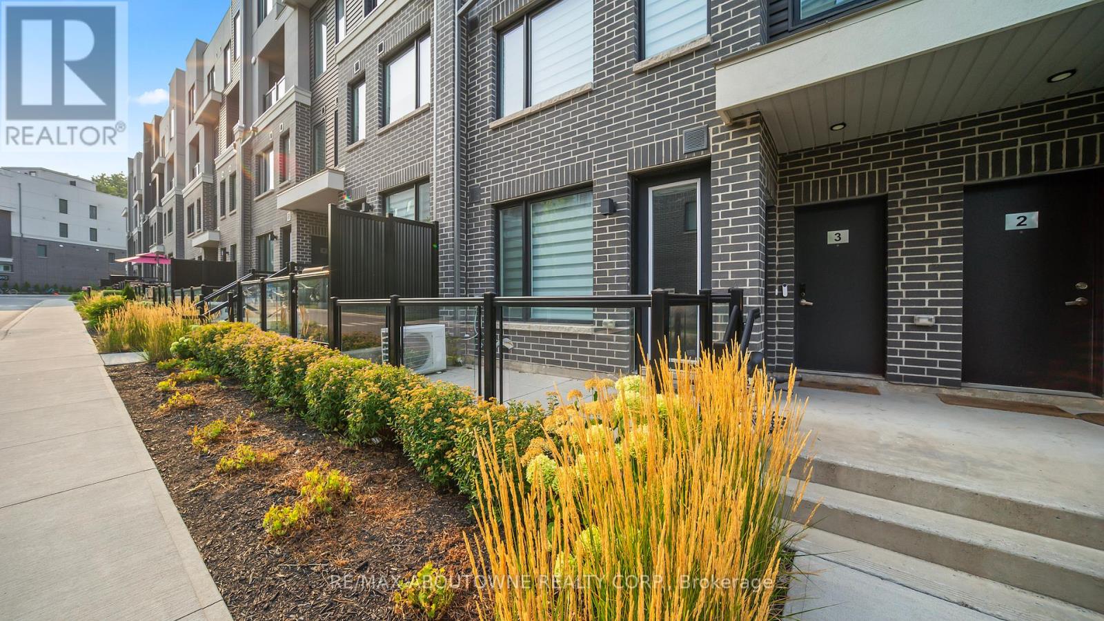 Photo 12 of 4 3473 Widdicombe Way, Mississauga ON