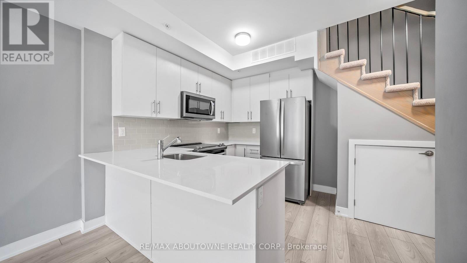 Photo 17 of 4 3473 Widdicombe Way, Mississauga ON