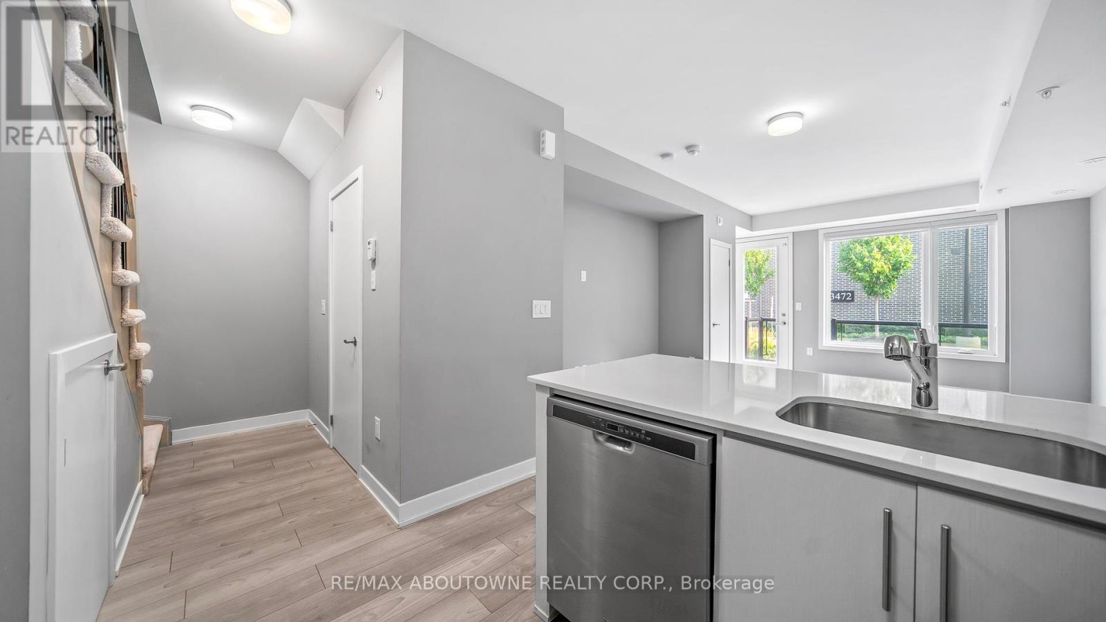 Photo 10 of 4 3473 Widdicombe Way, Mississauga ON
