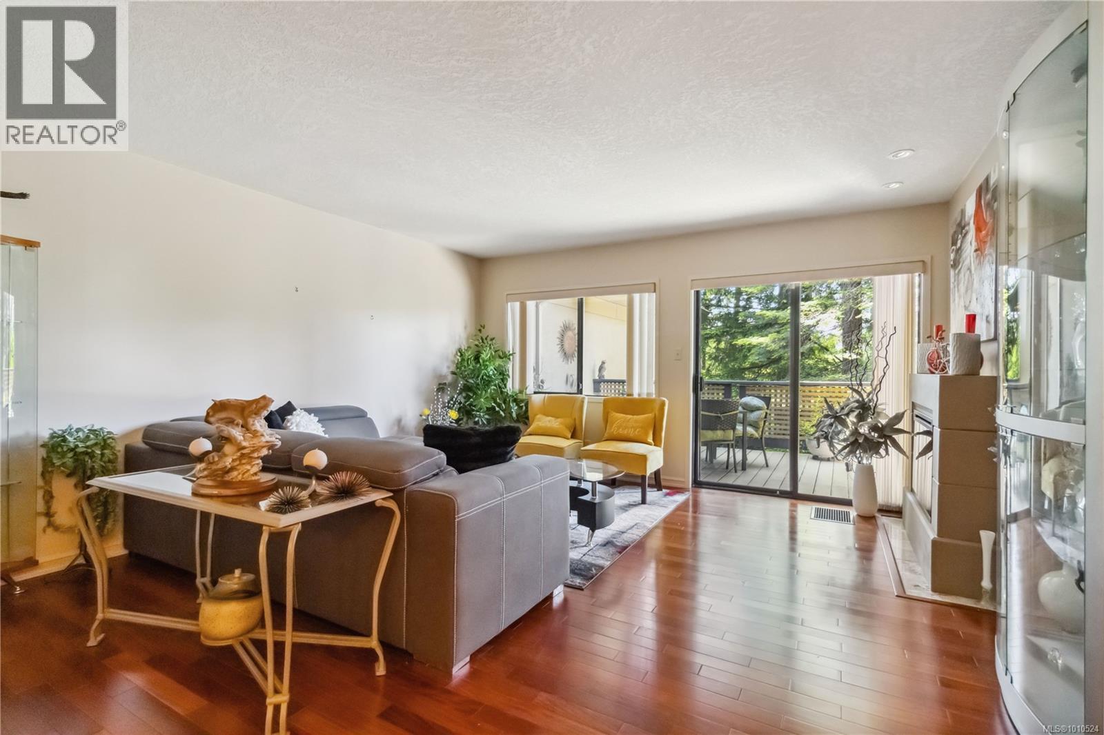 1 981 Fir Tree Glen, Saanich