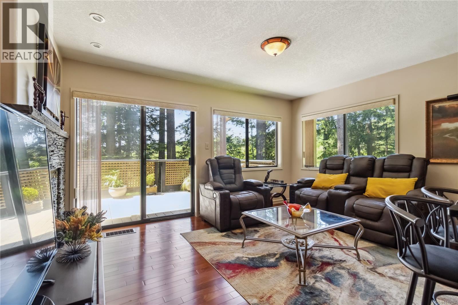 1 981 Fir Tree Glen, Saanich