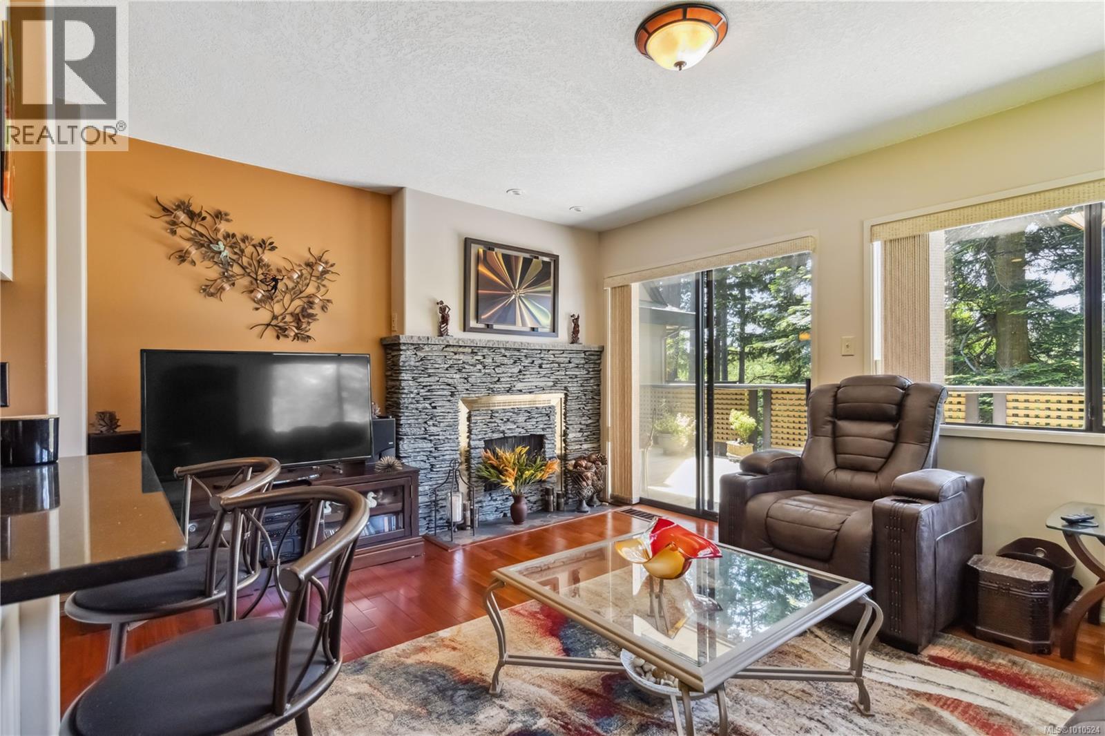 1 981 Fir Tree Glen, Saanich