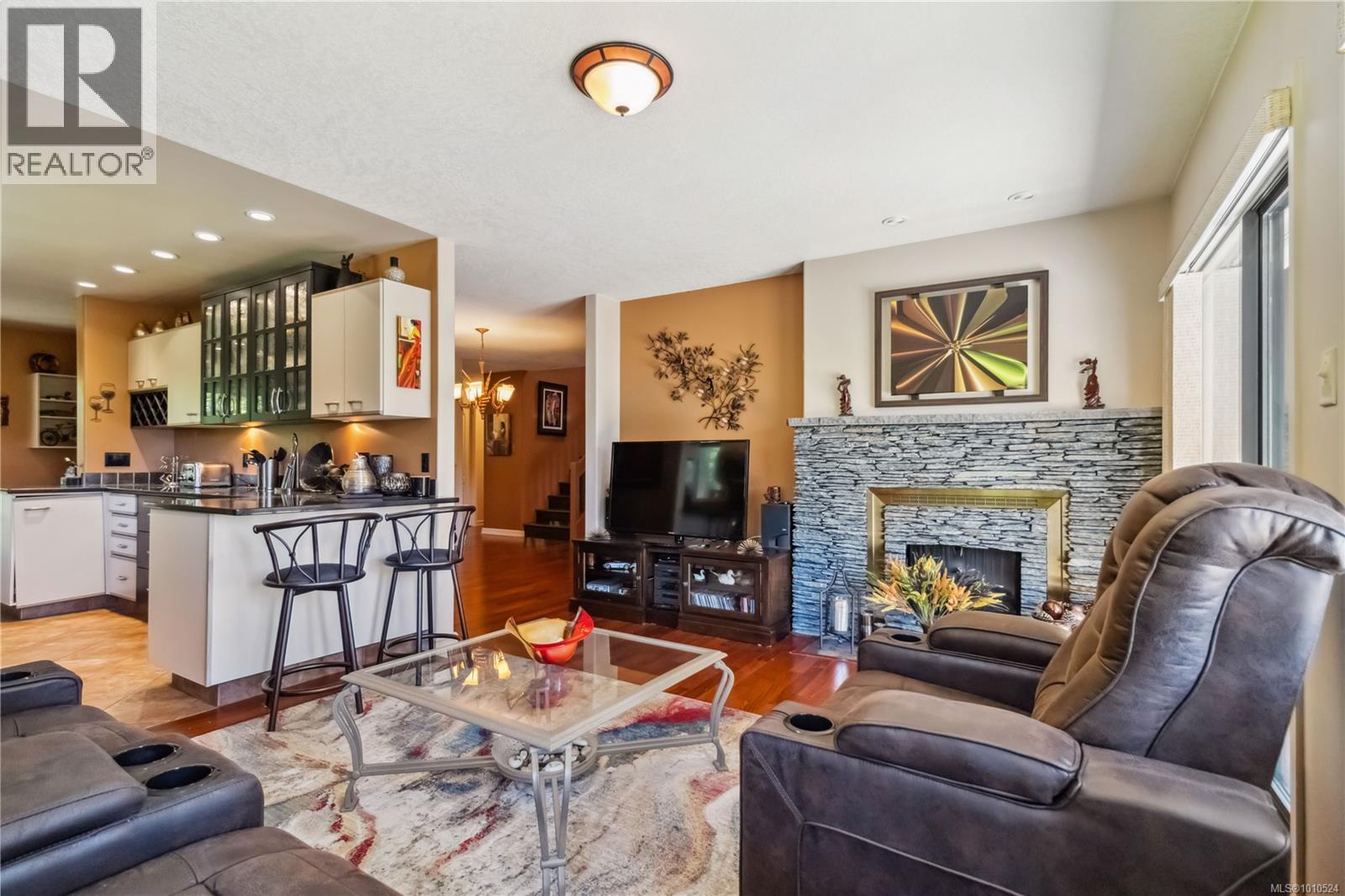 1 981 Fir Tree Glen, Saanich