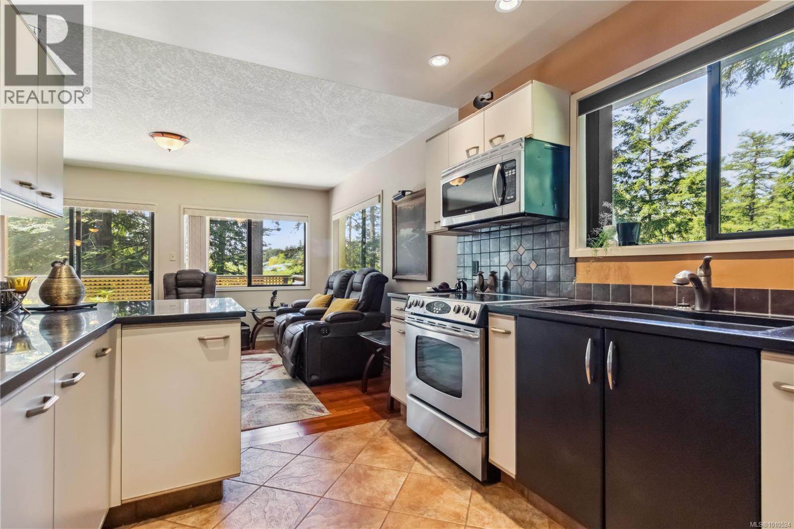 1 981 Fir Tree Glen, Saanich
