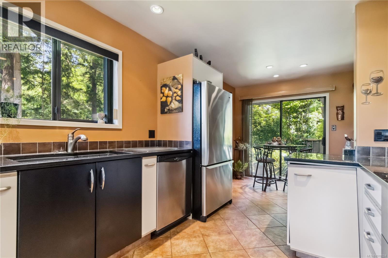 1 981 Fir Tree Glen, Saanich