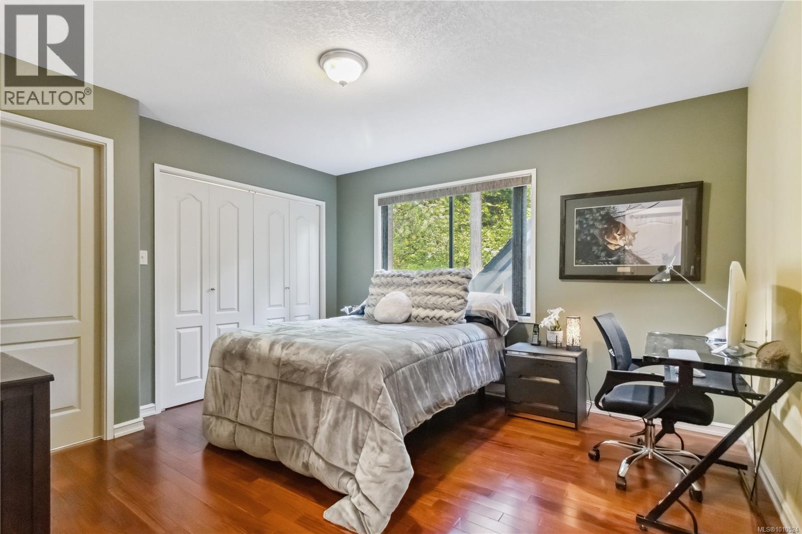 1 981 Fir Tree Glen, Saanich