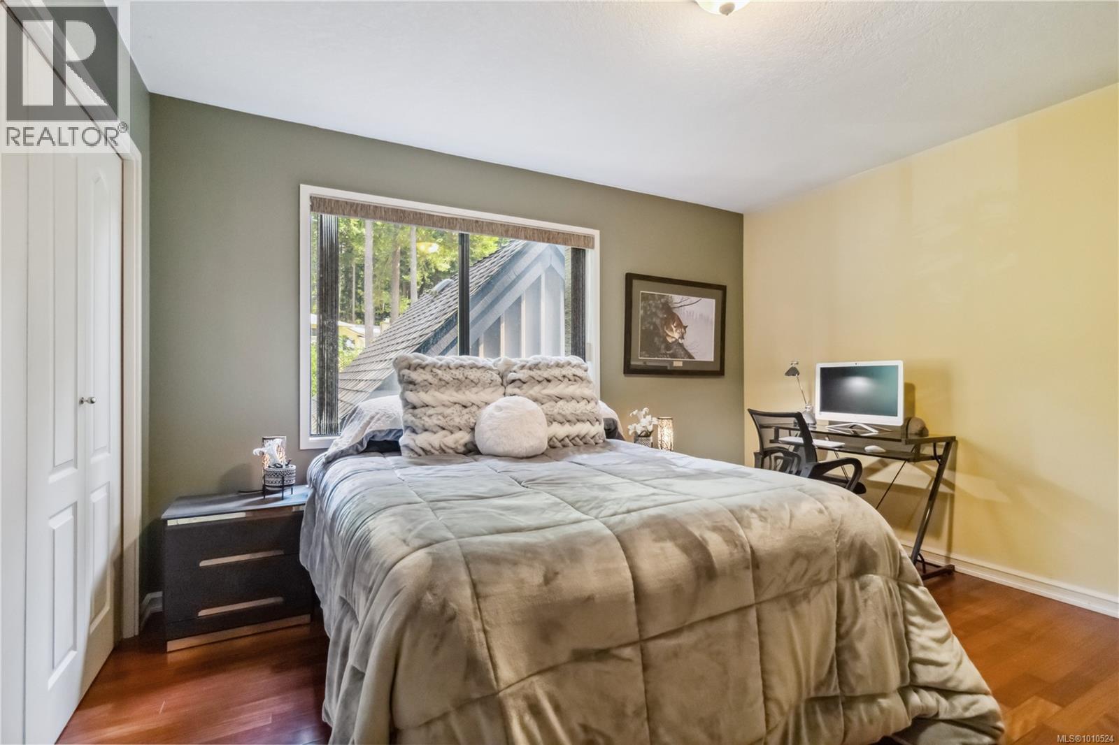 1 981 Fir Tree Glen, Saanich