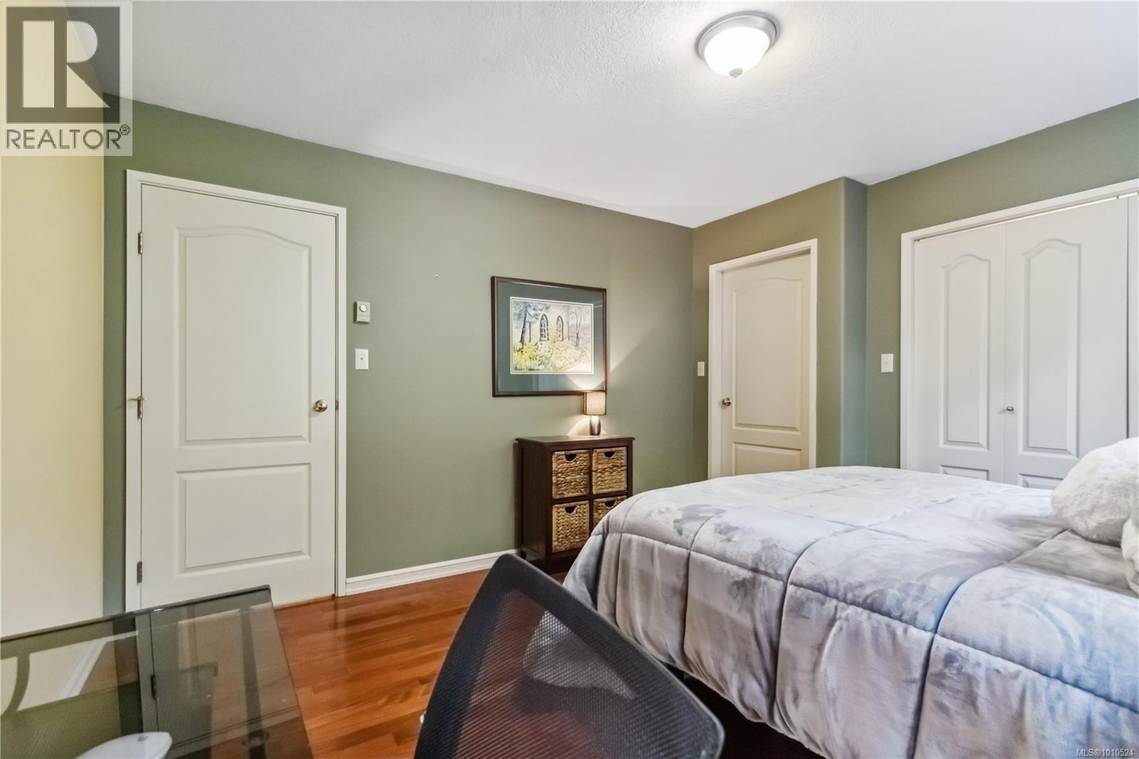 1 981 Fir Tree Glen, Saanich