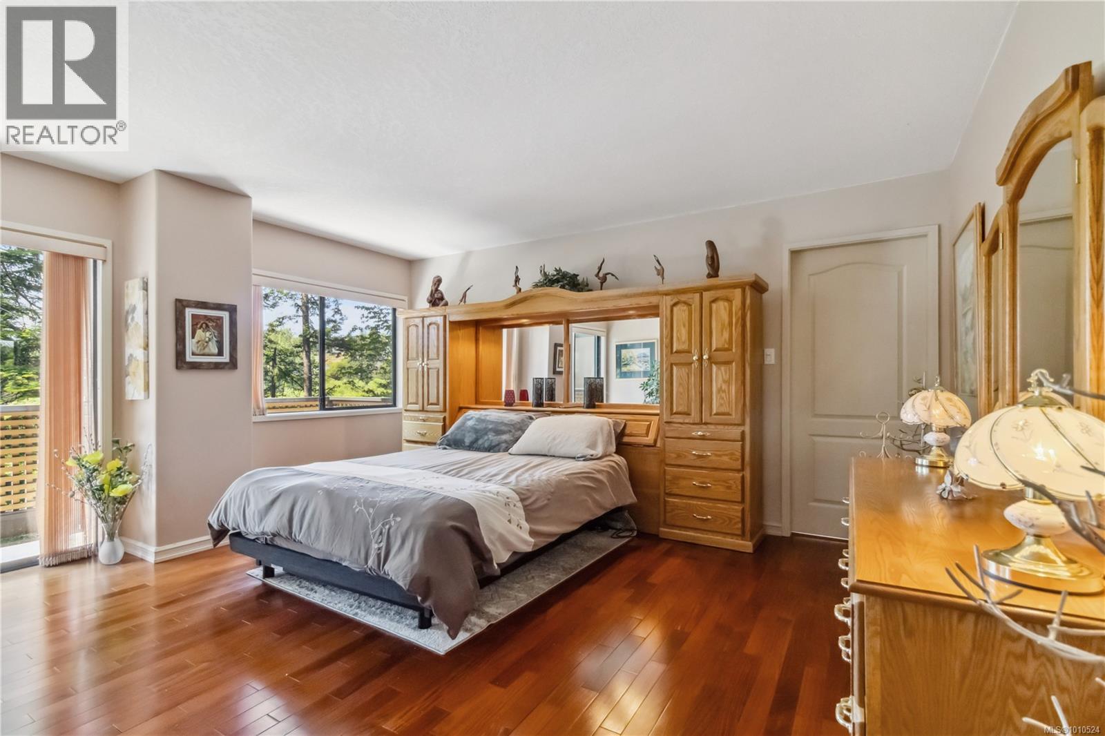 1 981 Fir Tree Glen, Saanich