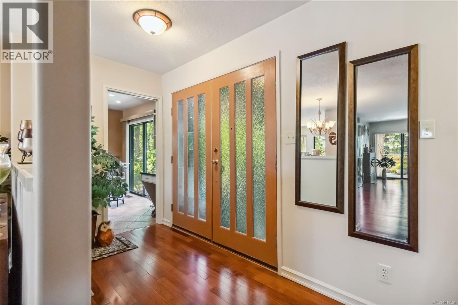 1 981 Fir Tree Glen, Saanich