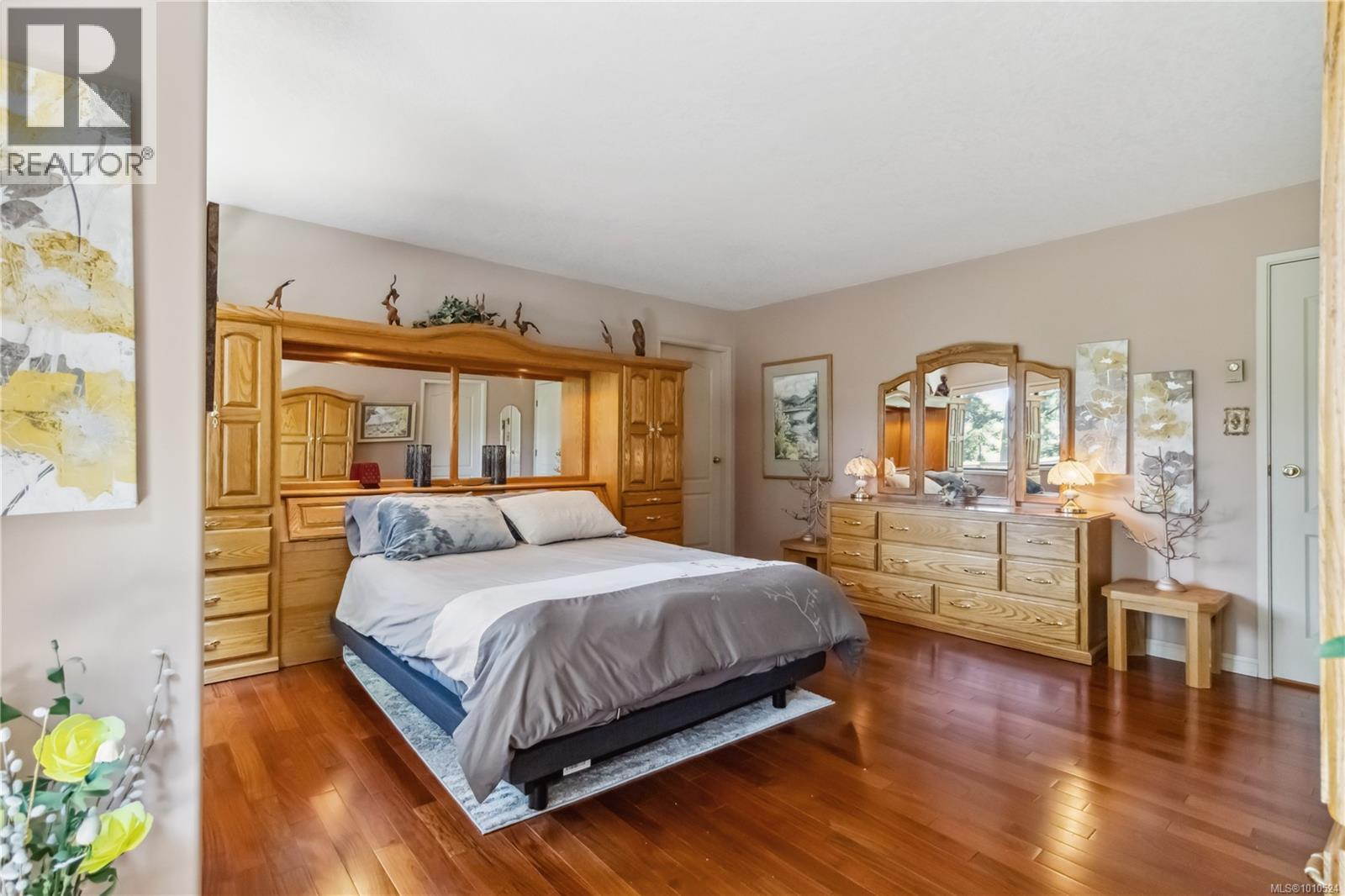1 981 Fir Tree Glen, Saanich