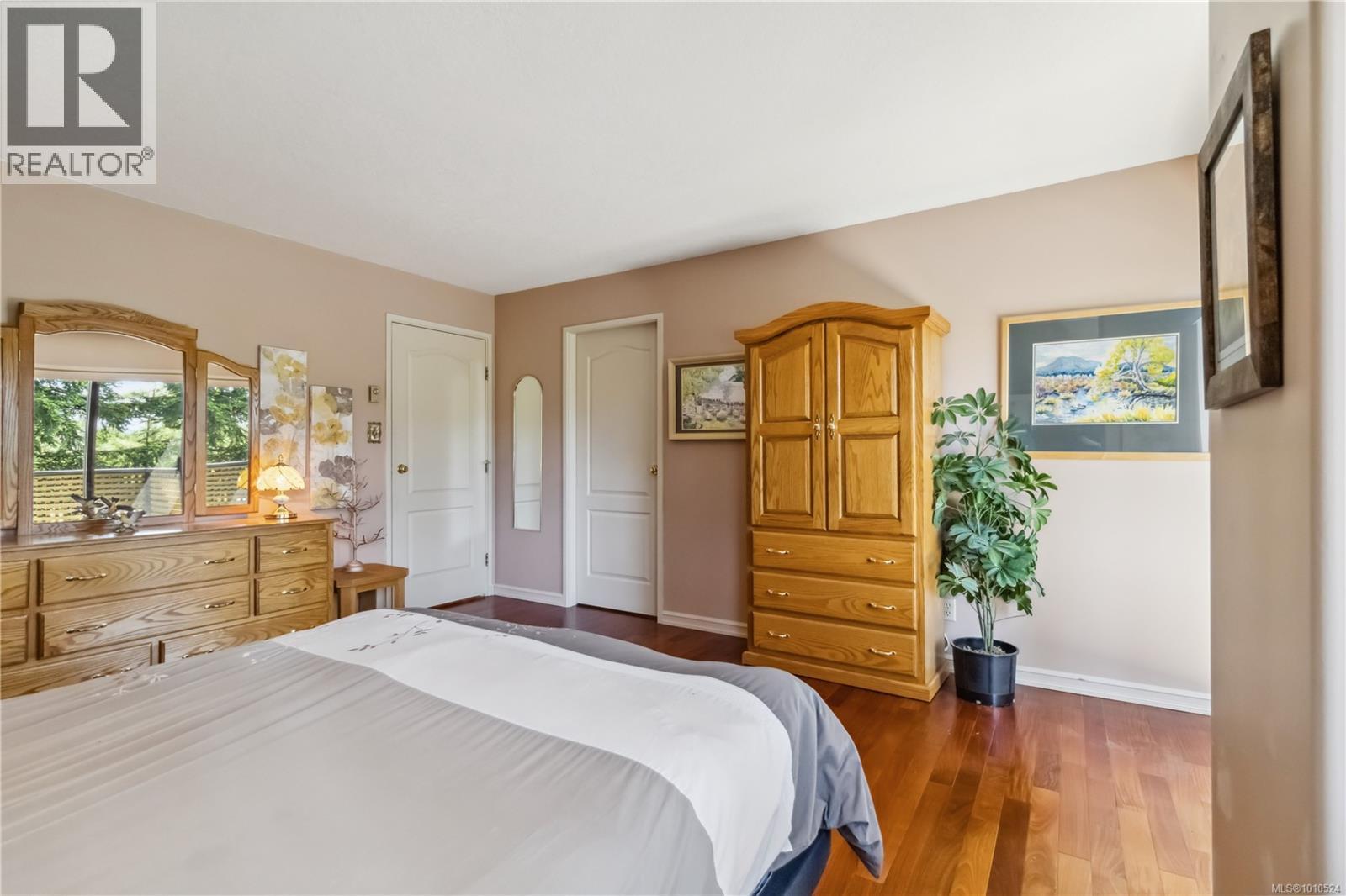 1 981 Fir Tree Glen, Saanich