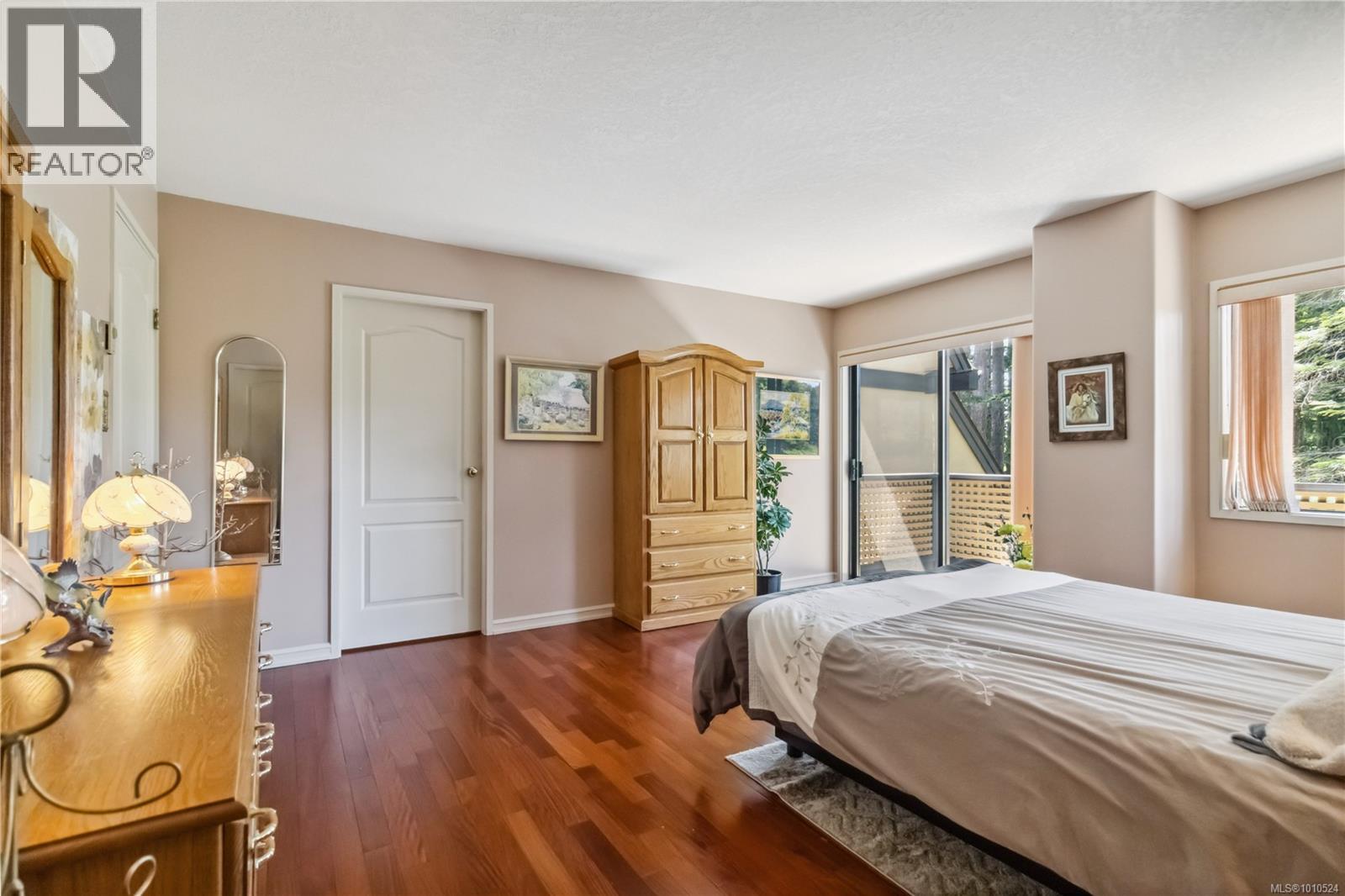 1 981 Fir Tree Glen, Saanich