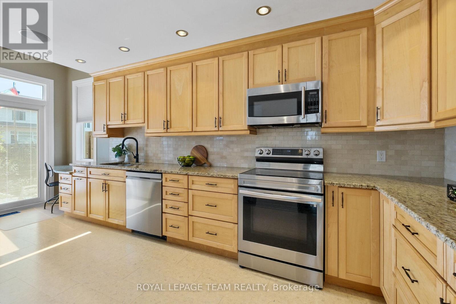 Photo 11 of 22 Avonhurst Avenue, Ottawa ON