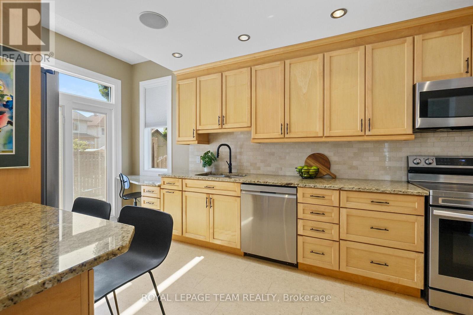 Photo 16 of 22 Avonhurst Avenue, Ottawa ON