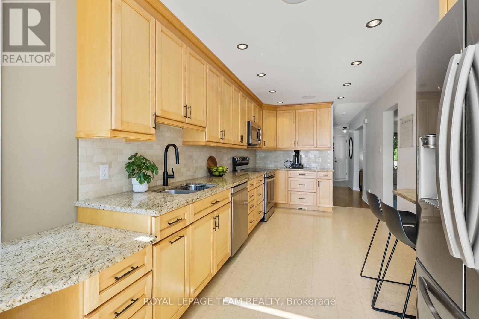 Photo 12 of 22 Avonhurst Avenue, Ottawa ON