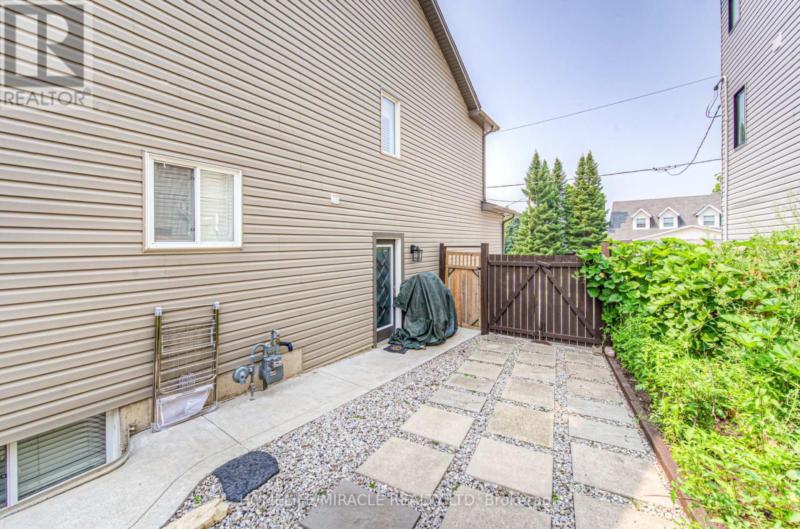 Photo 39 of 37 Albert Street, Cambridge ON