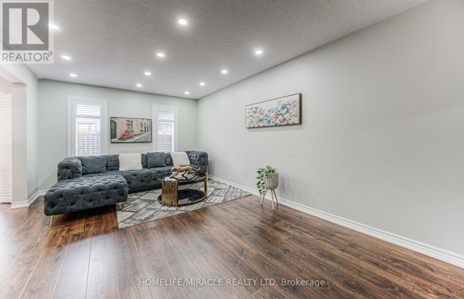 Photo 8 of 37 Albert Street, Cambridge ON