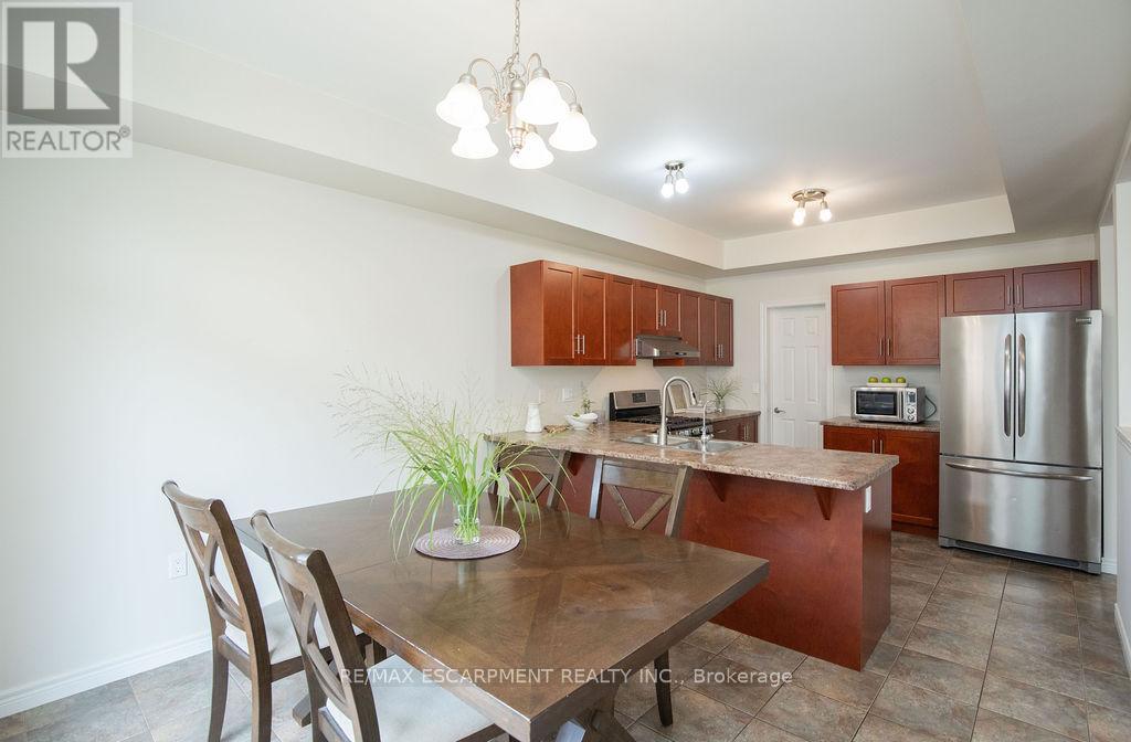Photo 15 of 69 Winslow Way, Hamilton ON