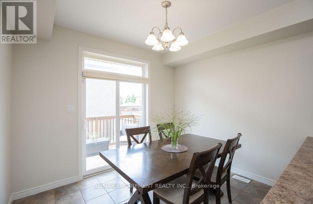 Photo 16 of 69 Winslow Way, Hamilton ON