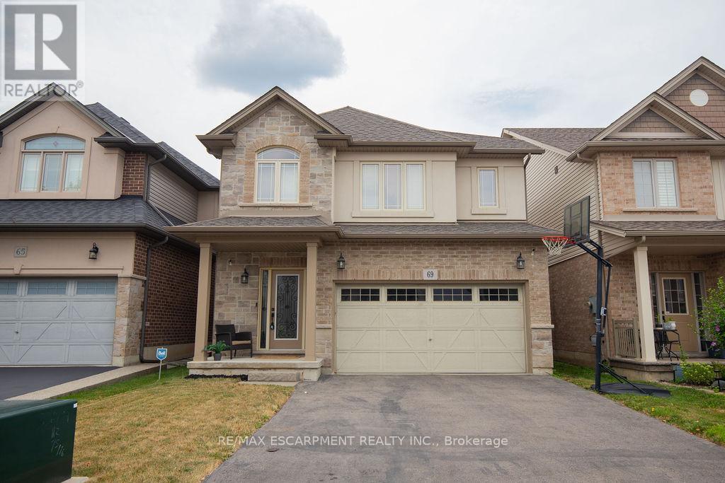 Photo 2 of 69 Winslow Way, Hamilton ON