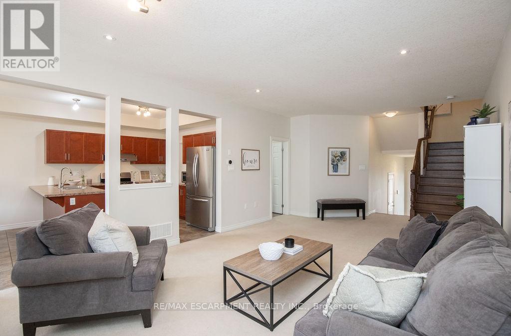 Photo 20 of 69 Winslow Way, Hamilton ON