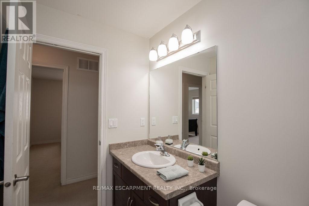 Photo 29 of 69 Winslow Way, Hamilton ON