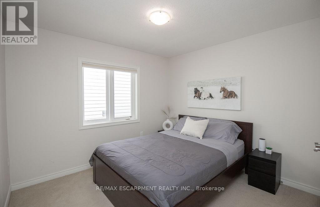 Photo 30 of 69 Winslow Way, Hamilton ON