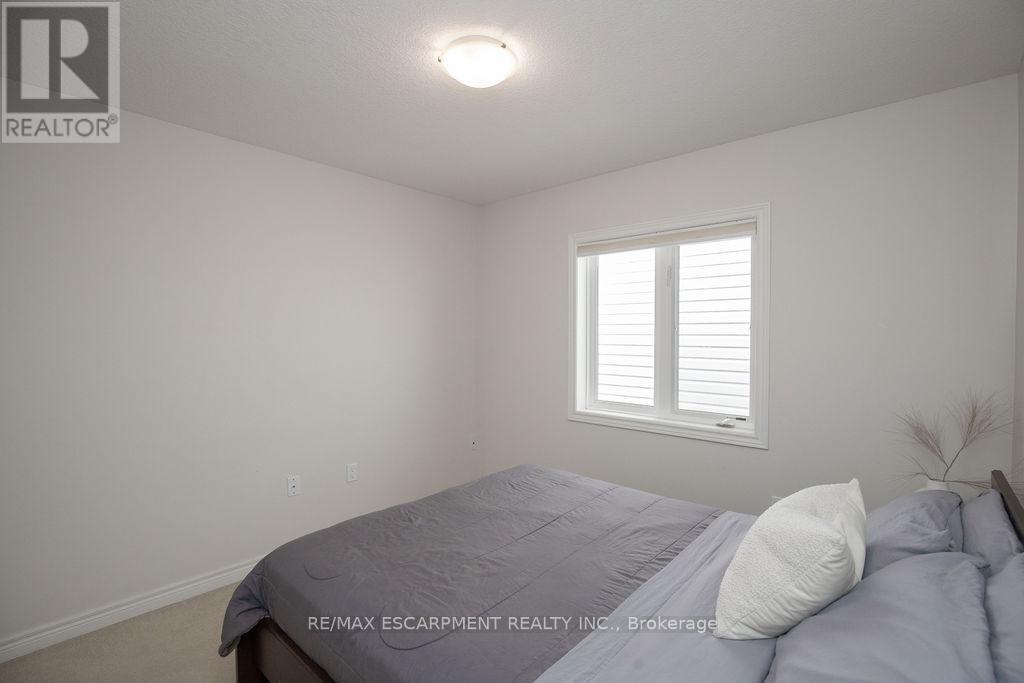 Photo 31 of 69 Winslow Way, Hamilton ON