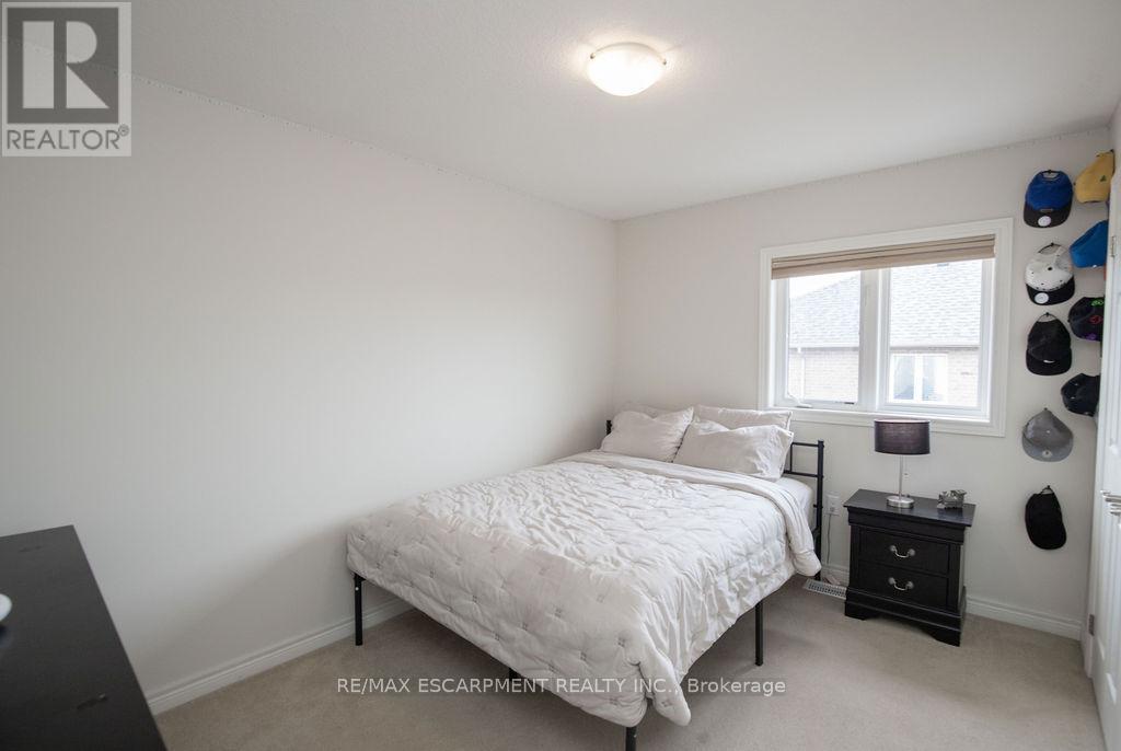 Photo 33 of 69 Winslow Way, Hamilton ON