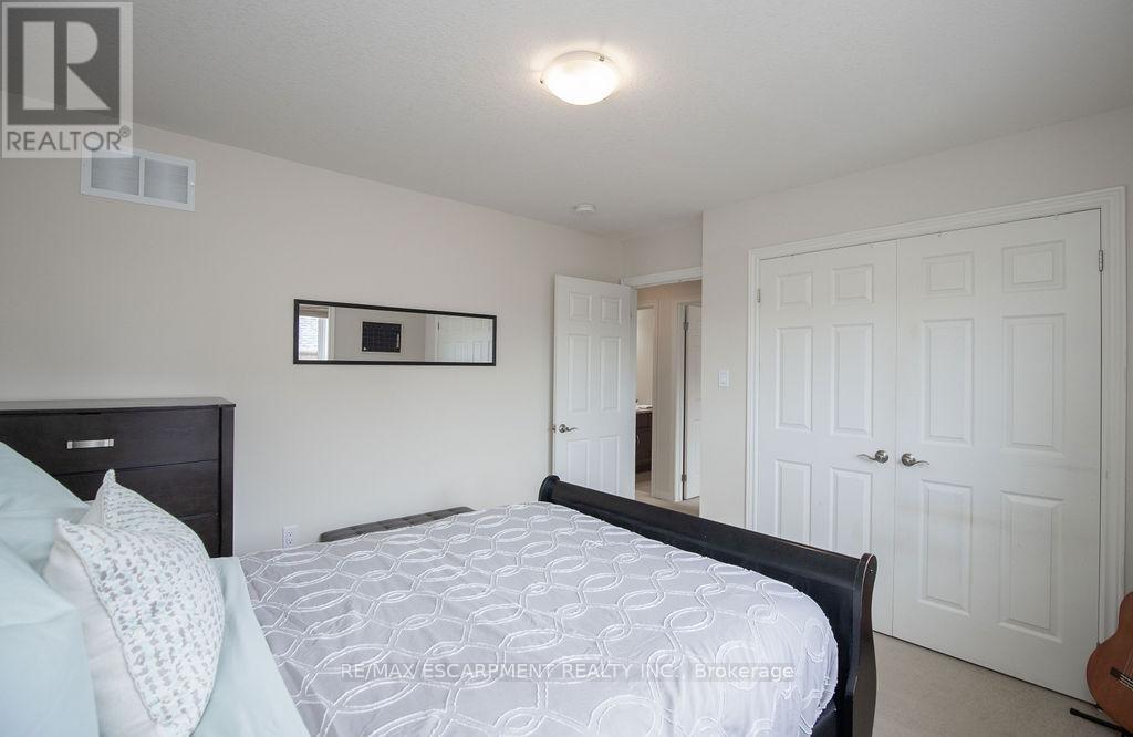 Photo 37 of 69 Winslow Way, Hamilton ON