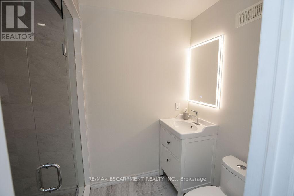 Photo 40 of 69 Winslow Way, Hamilton ON