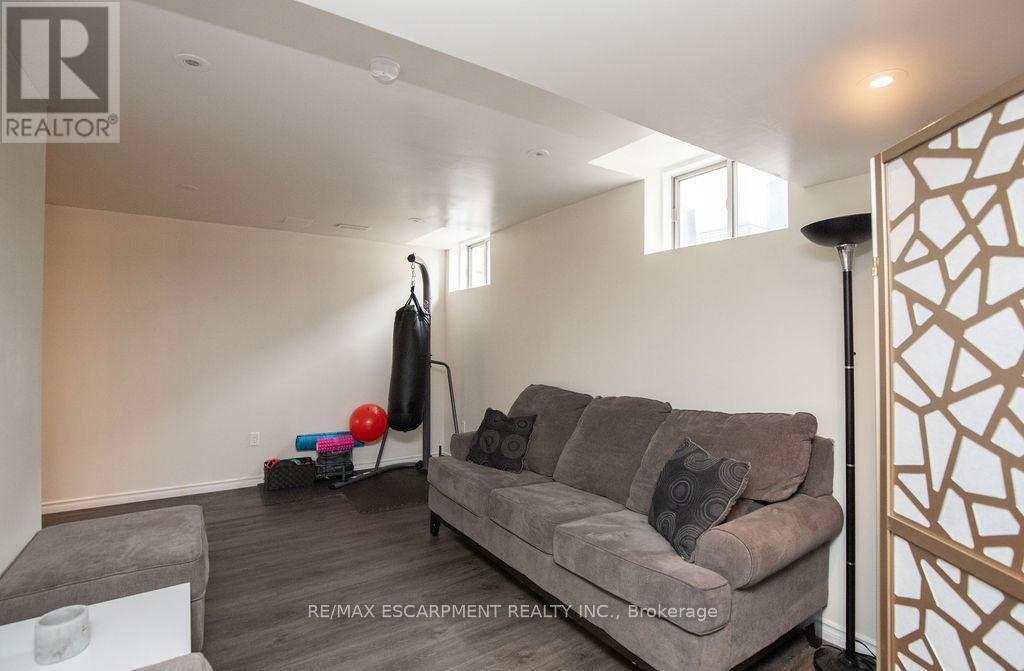 Photo 42 of 69 Winslow Way, Hamilton ON