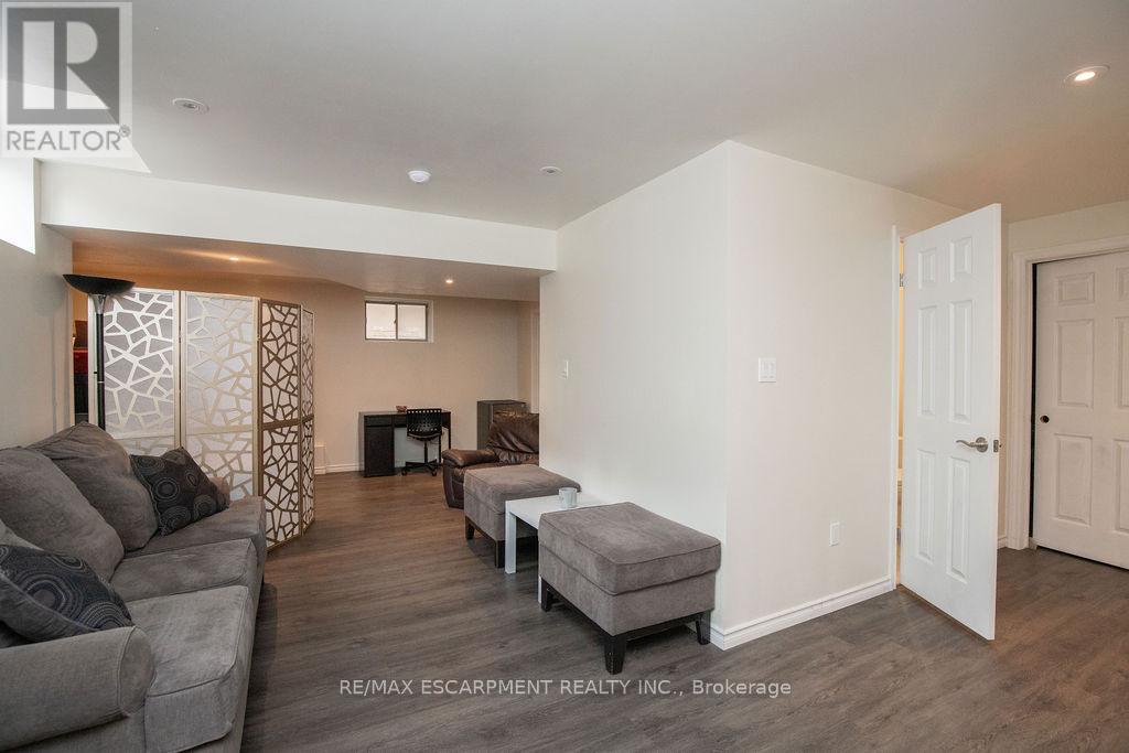 Photo 43 of 69 Winslow Way, Hamilton ON