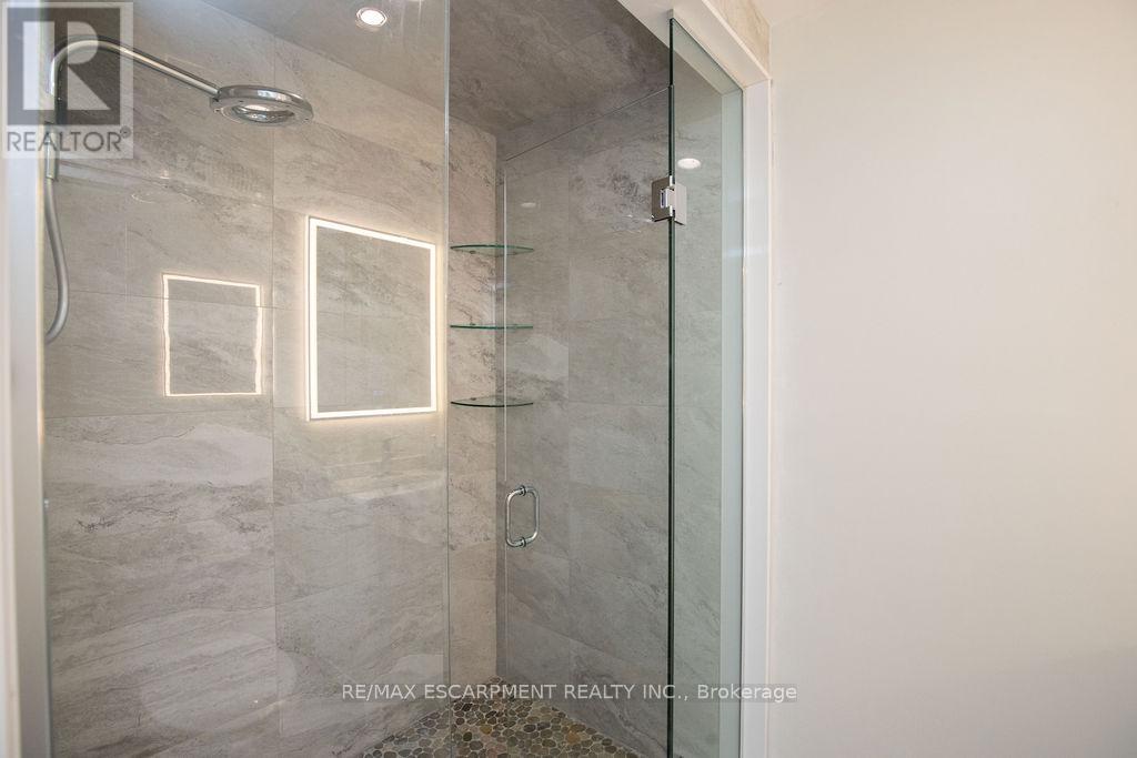 Photo 45 of 69 Winslow Way, Hamilton ON