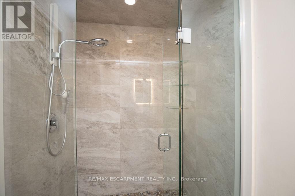 Photo 46 of 69 Winslow Way, Hamilton ON