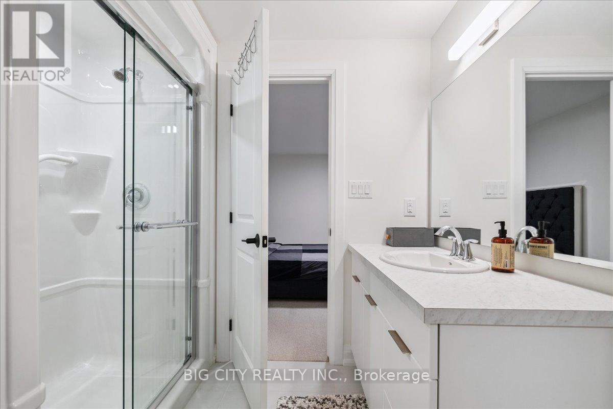 Photo 3 of 23 9150 Willoughby Drive, Niagara Falls ON
