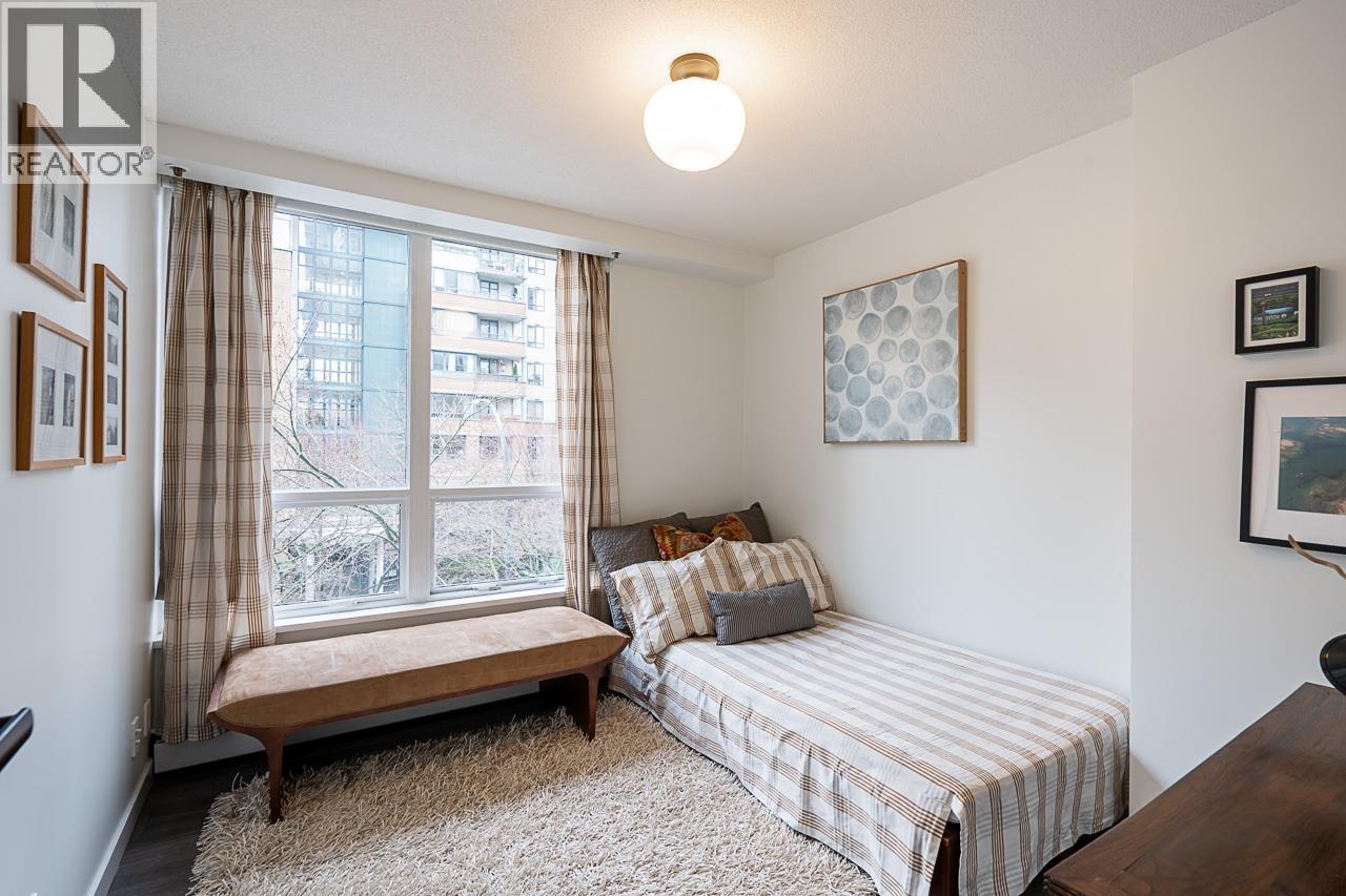 Photo 1 of 302 1228 Marinaside Crescent, Vancouver BC